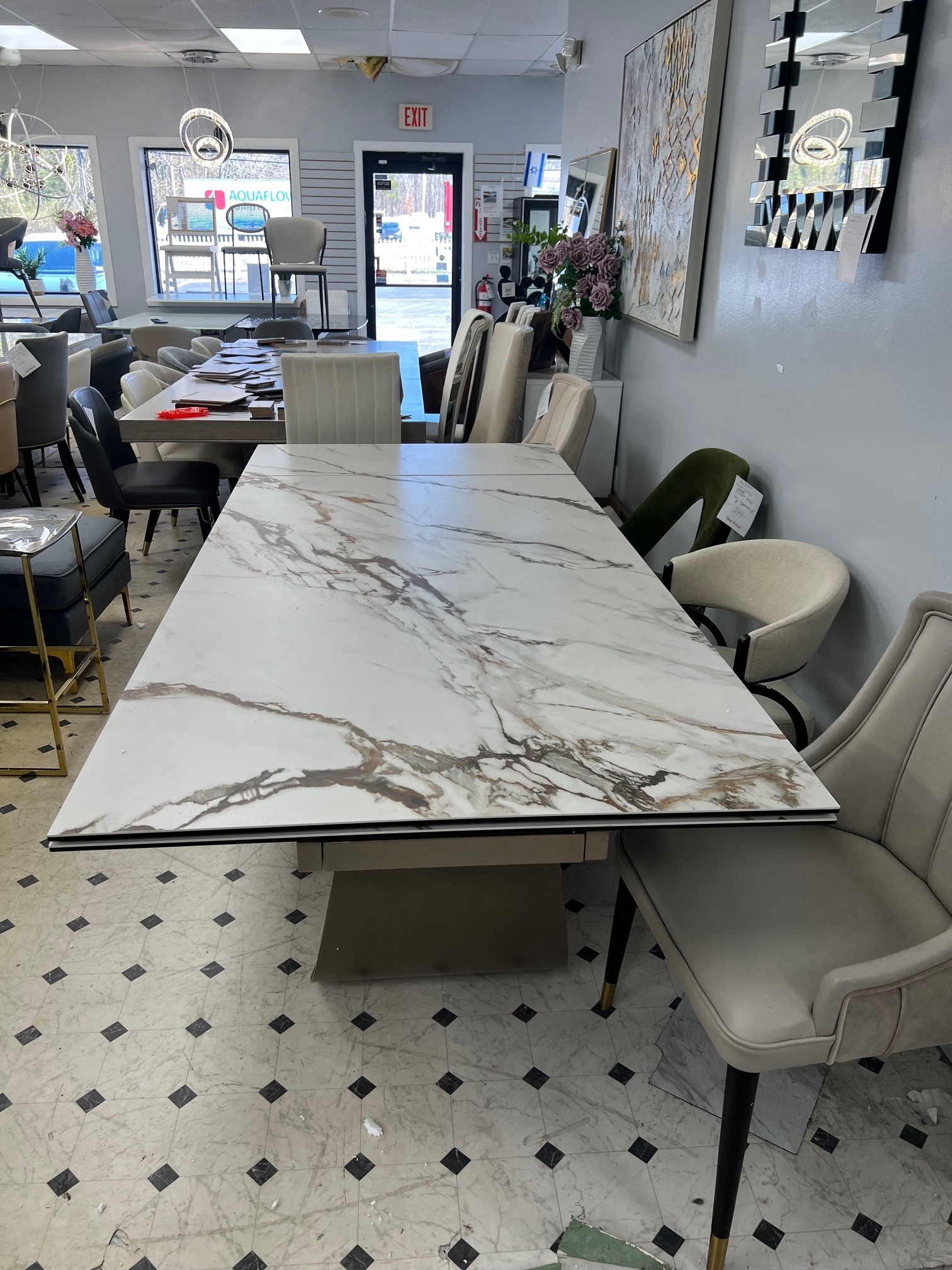 9305 Dining table showcased at WhatAdeal! in NJ