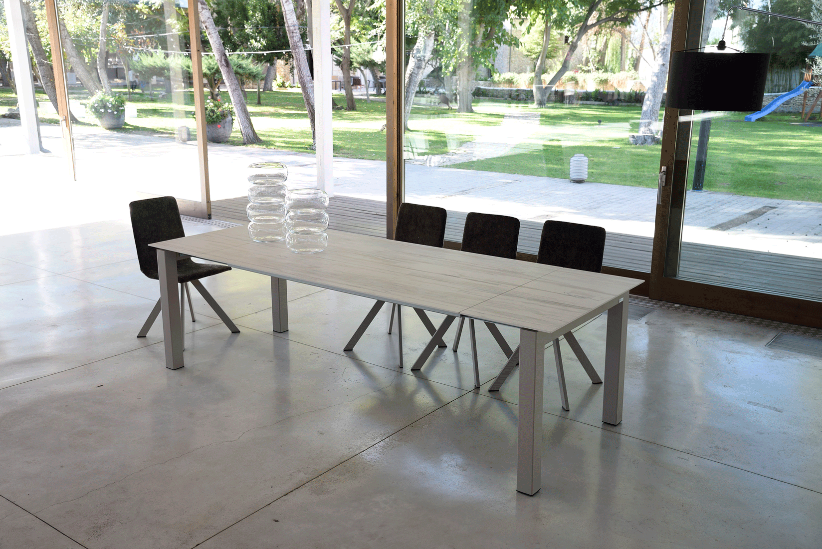 Brands Fama Modern Living Room, Spain Chamon Table + Kiss Chairs